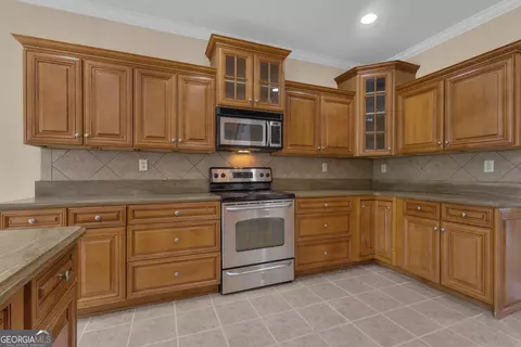 Kitchen - 102 Plantation Ct, Lagrange, GA 30240 photo 3 of 6