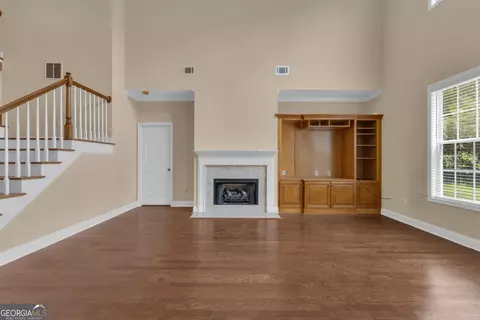 Living - 102 Plantation Ct, Lagrange, GA 30240 photo 6 of 7