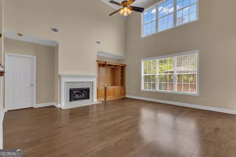 Living - 102 Plantation Ct, Lagrange, GA 30240 photo 4 of 7