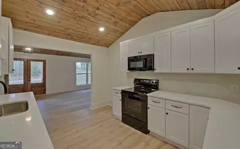 Kitchen - 999 E Doyle St, Toccoa, GA 30577 photo 3 of 3