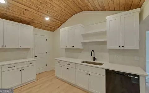 Kitchen - 999 E Doyle St, Toccoa, GA 30577 photo 1 of 3