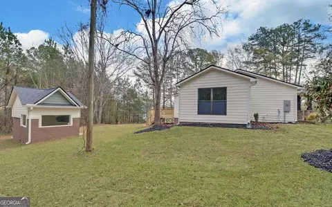 Exterior - 999 E Doyle St, Toccoa, GA 30577 photo 6 of 9