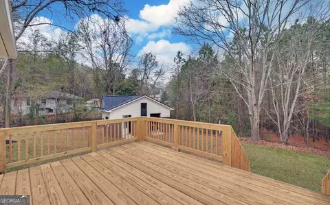 Exterior - 999 E Doyle St, Toccoa, GA 30577 photo 4 of 9