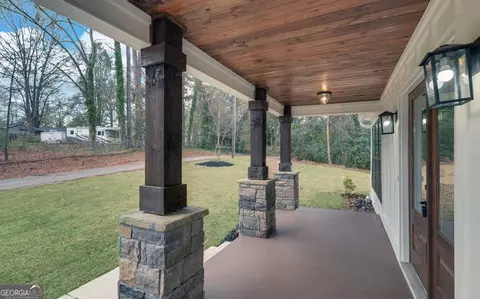 Exterior - 999 E Doyle St, Toccoa, GA 30577 photo 2 of 9