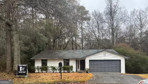 2202 Lowtrail Ct, Lithonia, GA 30058