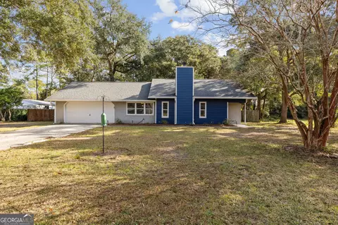295 Mallard Pointe Dr, Woodbine, GA 31569