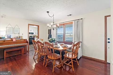 Dining - 320 Langston Rd, Perry, GA 31069 photo 5 of 7
