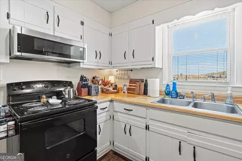 Kitchen - 320 Langston Rd, Perry, GA 31069 photo 1 of 3