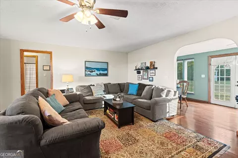 Living - 320 Langston Rd, Perry, GA 31069 photo 3 of 4