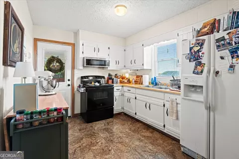 Kitchen - 320 Langston Rd, Perry, GA 31069 photo 3 of 3
