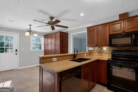 Kitchen - 106 Beaver Run, Lagrange, GA 30241 photo 2 of 3