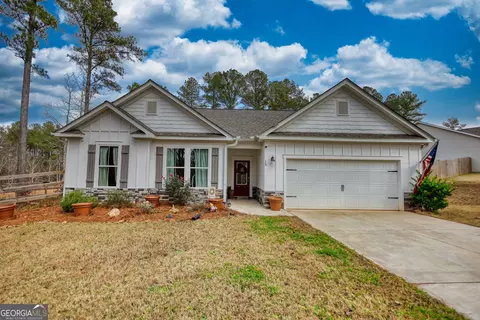 29 Woodpecker Pt, Danielsville, GA 30633