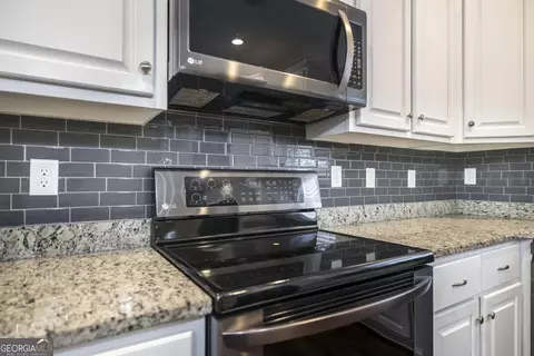 Kitchen - 600 Live Oak Way, Dublin, GA 31021 photo 4 of 5