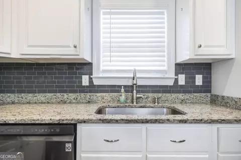 Kitchen - 600 Live Oak Way, Dublin, GA 31021 photo 5 of 5