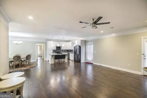 Living - 600 Live Oak Way, Dublin, GA 31021 photo 2 of 2