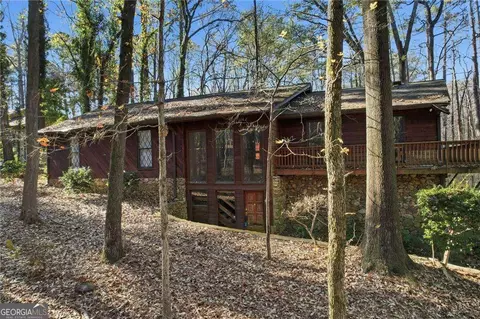 1091 Cole Dr SW, Lilburn, GA 30047