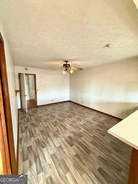 408 Peters St, Calhoun, GA 30701