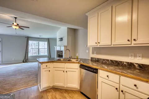 Kitchen - 151 Rolling Woods Ln, Hull, GA 30646 photo 3 of 5