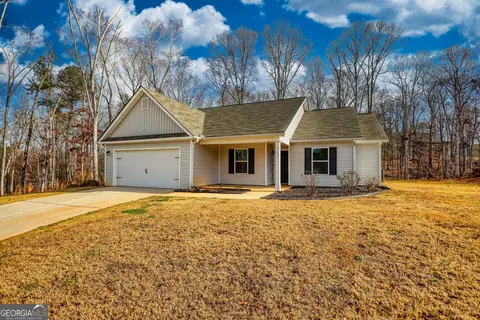 Exterior - 151 Rolling Woods Ln, Hull, GA 30646 photo 2 of 7