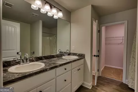 Bath - 151 Rolling Woods Ln, Hull, GA 30646 photo 2 of 3
