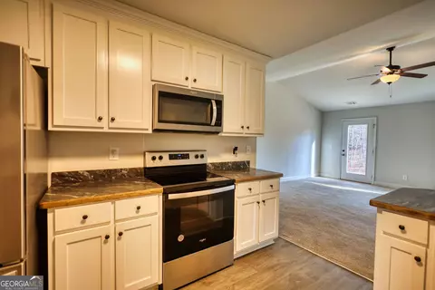 Kitchen - 151 Rolling Woods Ln, Hull, GA 30646 photo 4 of 5