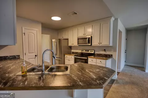 Kitchen - 151 Rolling Woods Ln, Hull, GA 30646 photo 5 of 5