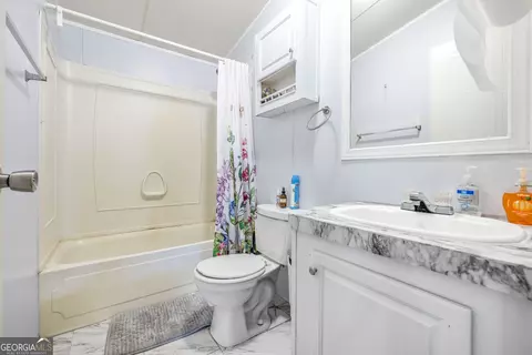 Bath - 70 Hunters Way, Toccoa, GA 30577 photo 2 of 2
