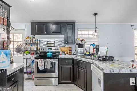 Kitchen - 70 Hunters Way, Toccoa, GA 30577 photo 2 of 2