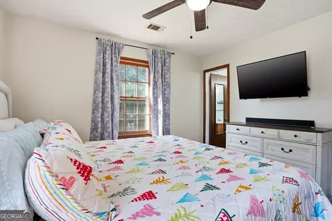 Bedroom - 6014 Jackson Rd, Jackson, GA 30233 photo 5 of 7