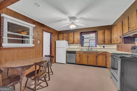 Kitchen - 7660 Sandy Cross Rd, Carnesville, GA 30521 photo 2 of 4