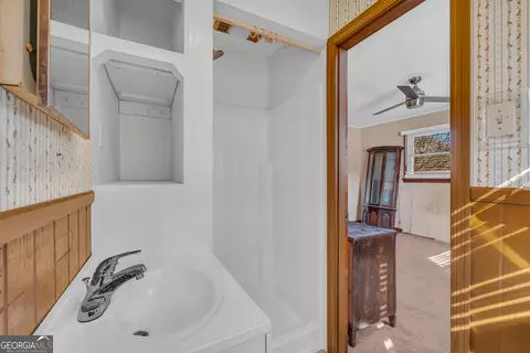 Bath - 7660 Sandy Cross Rd, Carnesville, GA 30521 photo 4 of 4