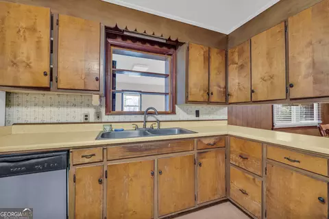 Kitchen - 7660 Sandy Cross Rd, Carnesville, GA 30521 photo 3 of 4