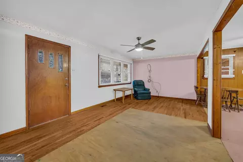 Living - 7660 Sandy Cross Rd, Carnesville, GA 30521 photo 3 of 4