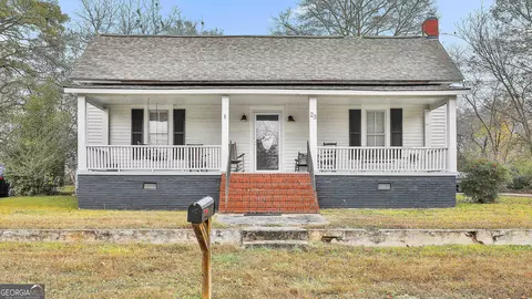 23 Cedar St, Grantville, GA 30220