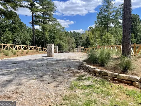 393 Harmony Gates Dr, Commerce, GA 30530