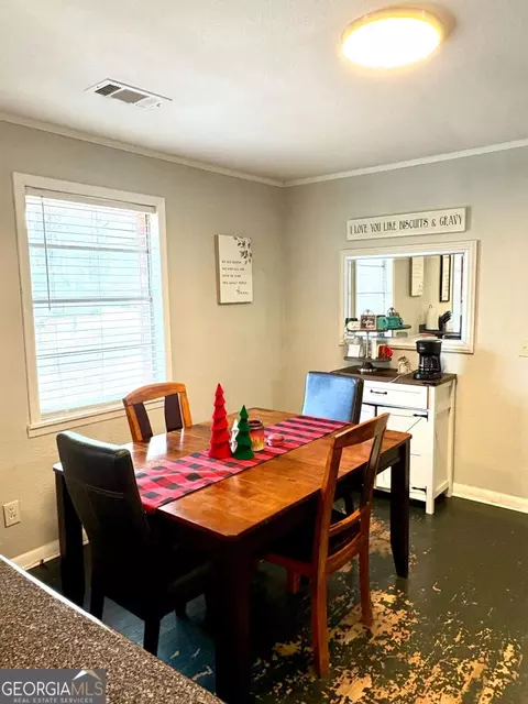 Dining - 112 Alexander Ave, Lyons, GA 30436 photo 2 of 2