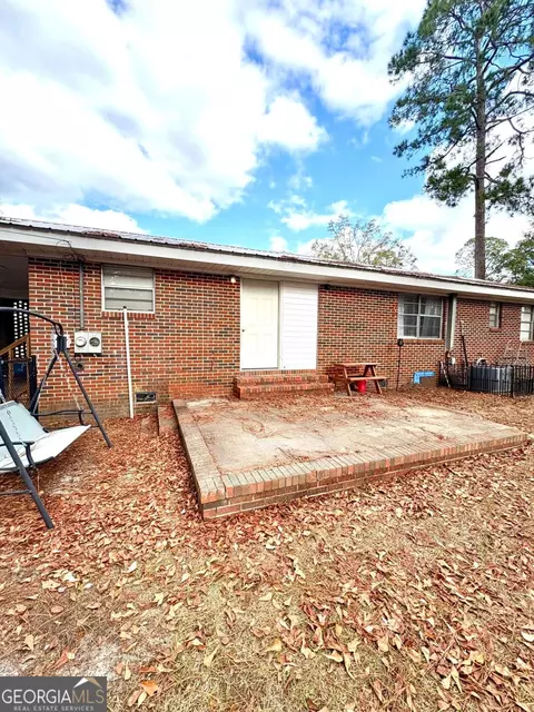 Exterior - 112 Alexander Ave, Lyons, GA 30436 photo 4 of 5