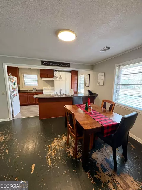 Dining - 112 Alexander Ave, Lyons, GA 30436 photo 1 of 2