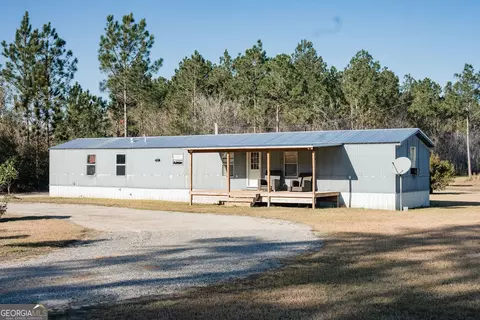 321 Mae Ln, Baxley, GA 31513