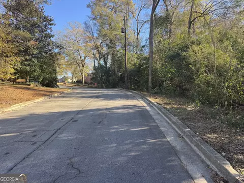 2285 Pinewood Dr, Milledgeville, GA 31061