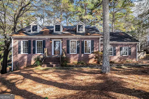 4521 S Roberts Dr, Sugar Hill, GA 30518