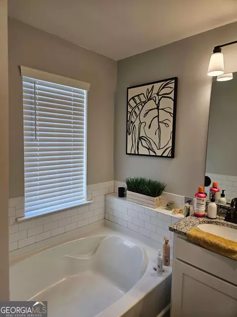 Bath - 7754 Lance Rd, Fairburn, GA 30213 photo 3 of 4