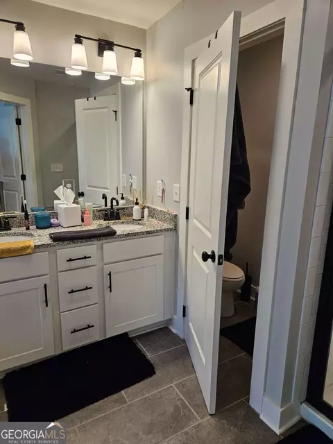 Bath - 7754 Lance Rd, Fairburn, GA 30213 photo 2 of 4