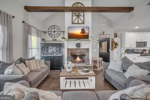 Living - 223 Maple Dr, Commerce, GA 30529 photo 1 of 1