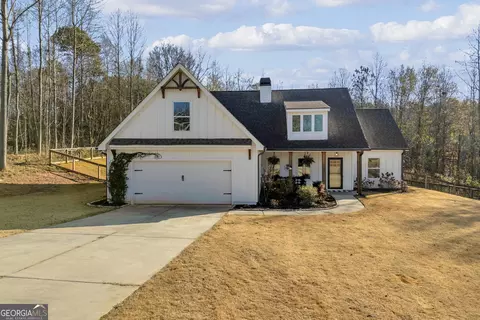 223 Maple Dr, Commerce, GA 30529