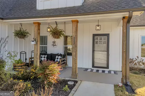 Exterior - 223 Maple Dr, Commerce, GA 30529 photo 5 of 9