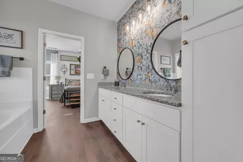 Bath - 223 Maple Dr, Commerce, GA 30529 photo 1 of 4