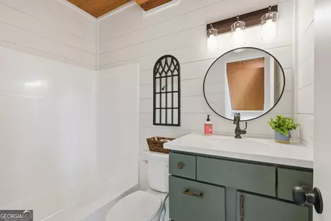Bath - 291 Saddleback Cir, Sky Valley, GA 30537 photo 1 of 3
