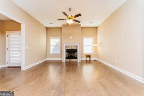 Living - 109 Sasanqua Dr, Warner Robins, GA 31088 photo 3 of 4
