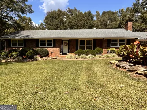 711 W Ridgeway Rd, Maysville, GA 30558
